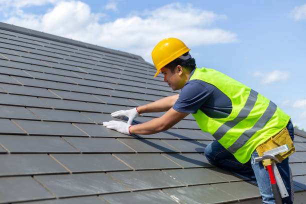 Best Residential Roofing Contractor  in Manitowoc, WI